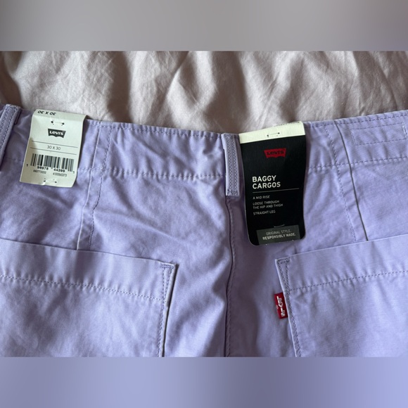 NWT Levi’s Purple Rose Cotton Mid Rise Wide Leg Relaxed Baggy Fit Cargo Pants - Picture 7 of 8